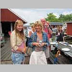 Linn och Lotta ser nöjda ut